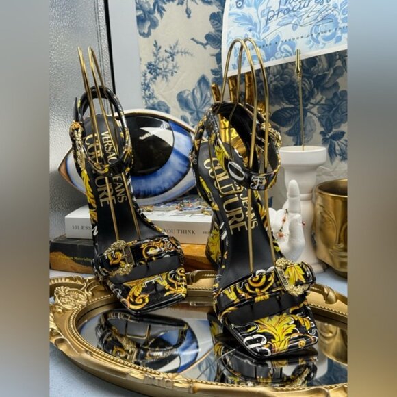 🆕 VERSACE JEANS COUTURE 🧿 NWOB Logo Couture Kirsten Heeled Sandals, Black Sz 8 - Picture 4 of 16